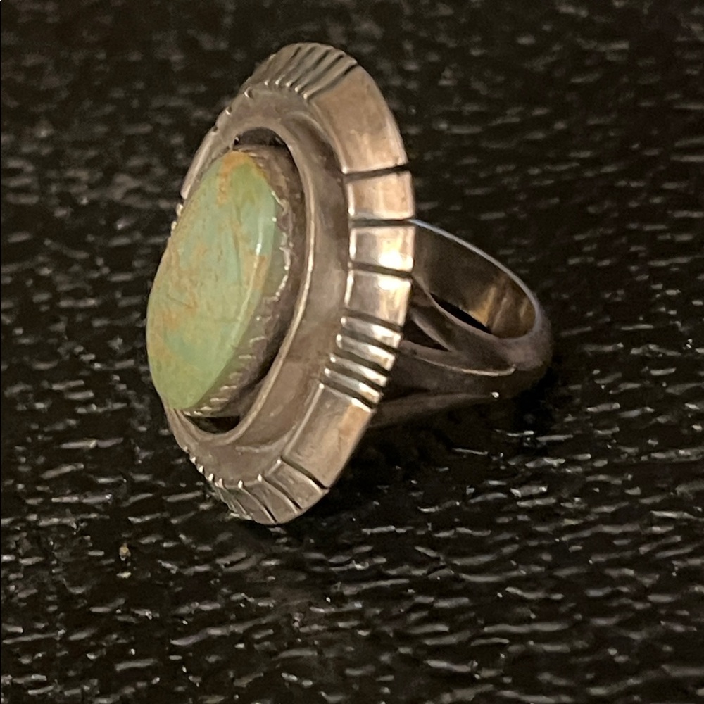 Vintage date of American turquoise and sterling silver ring size 7 - Picture 3 of 4
